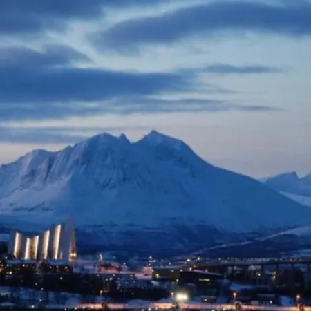 Polar Cozy - With View And Free Parking Апартаменты Тромсё